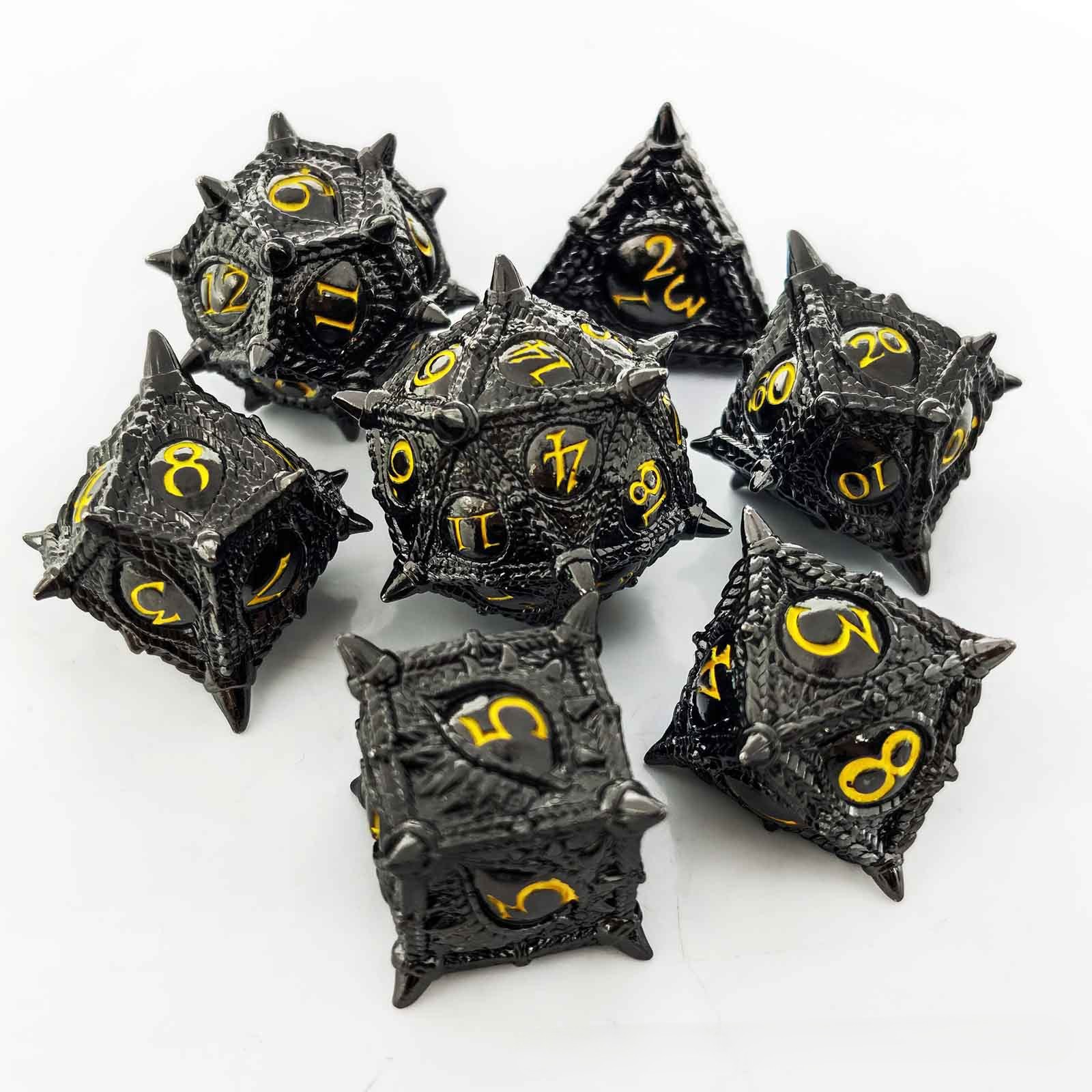 Metalowe Kostki Dungeon and Dr – Dice Tower Wooden recenzja i cena